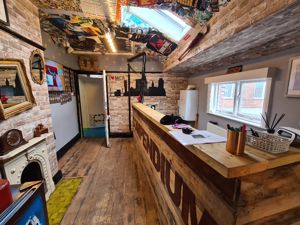 1a Crompton Street- click for photo gallery